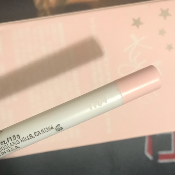 Kylie Jenner “TWENTY” colored LipKit - Picture 6 of 7